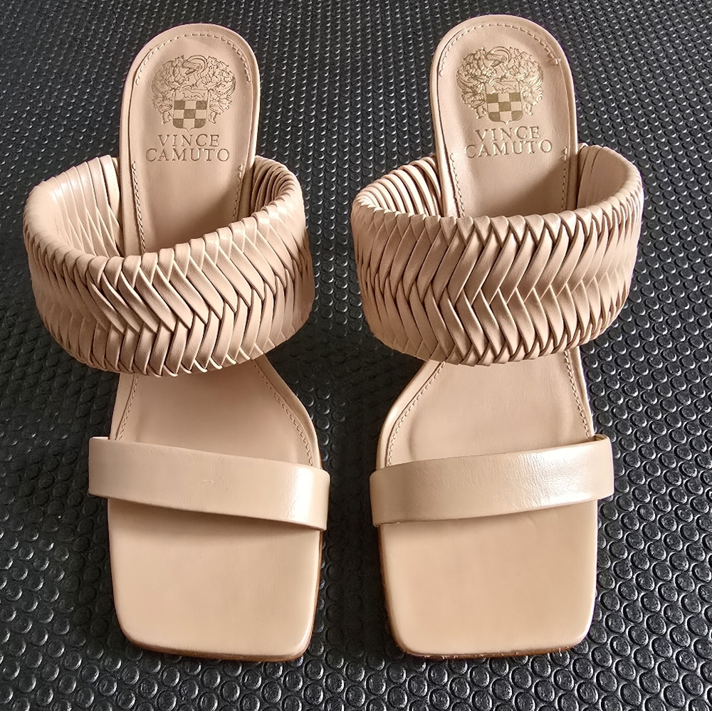 Vincent Camuto - tan heel, size 8.5W